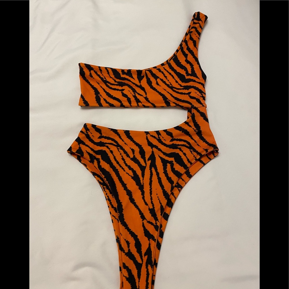 Nasty Gal - Tiger - Size Small - Swim